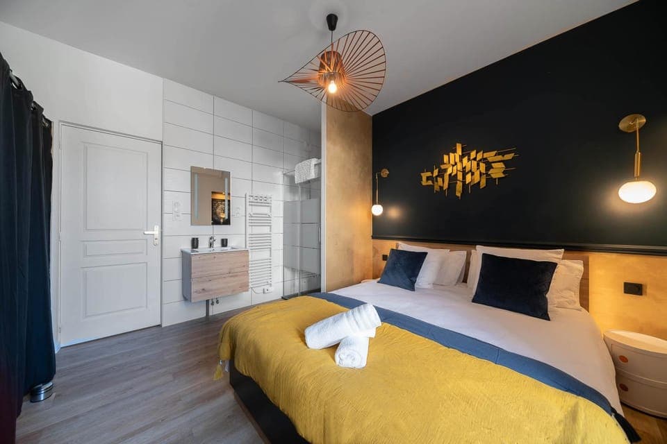 Bed, Photo of the whole room