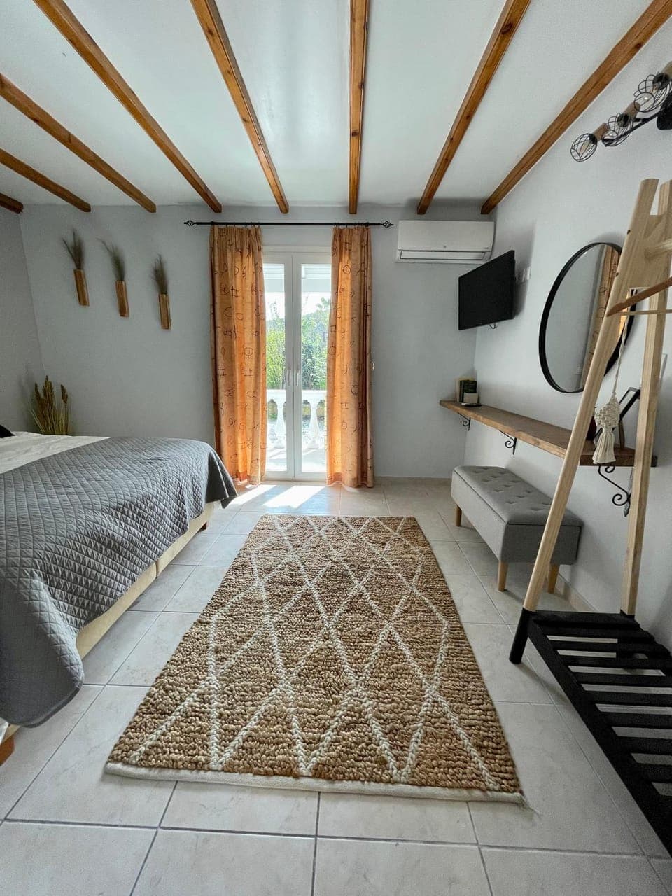 Photo of the whole room, Evening entertainment