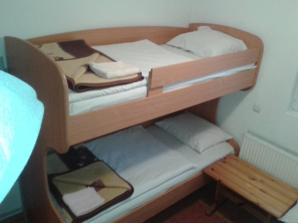 Bedroom, bunk bed