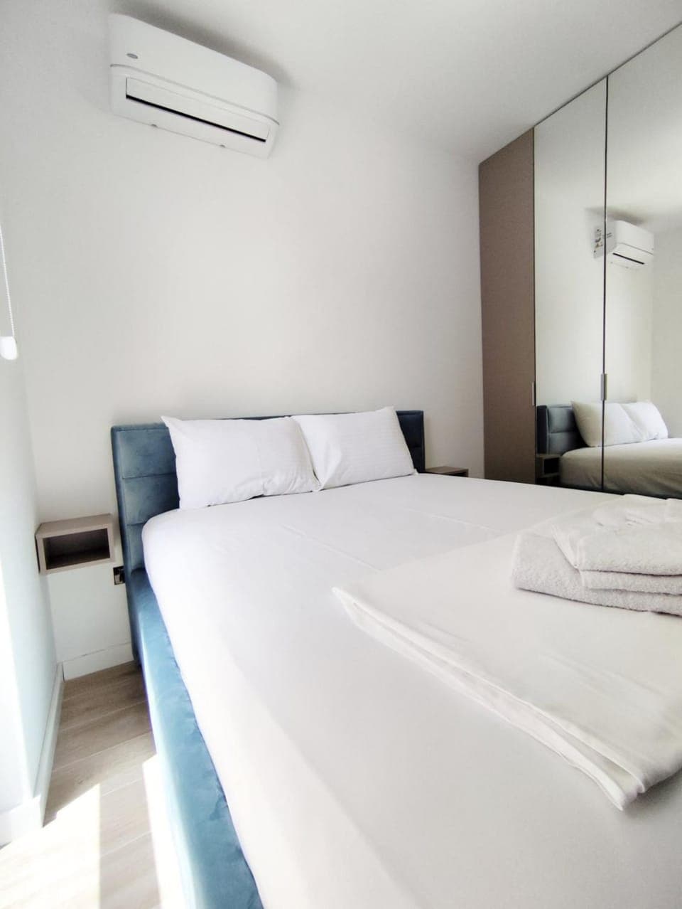 Bedroom, wardrobe, air conditioner