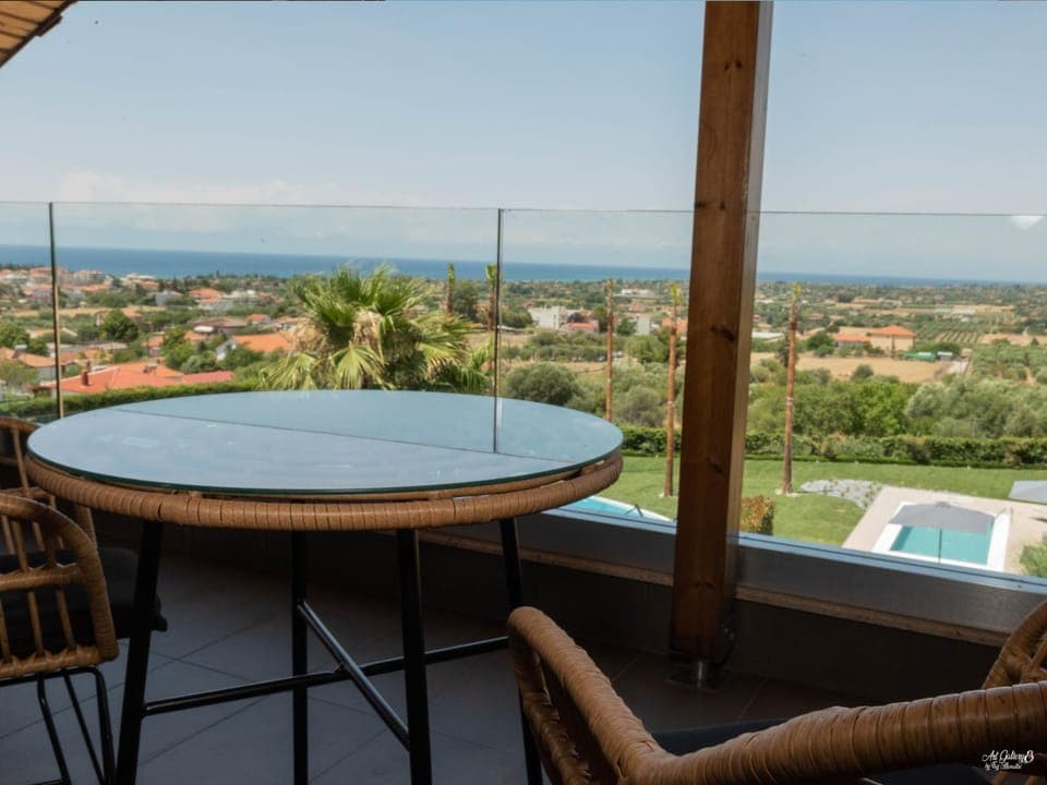 Natural landscape, View (from property/room), Balcony/Terrace, Pool view, Sea view