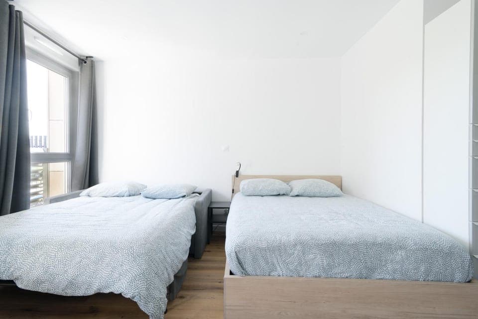 Bed, Living room, Bedroom