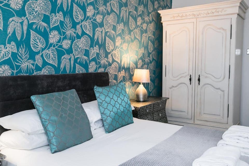 Bed, Bedroom, wardrobe