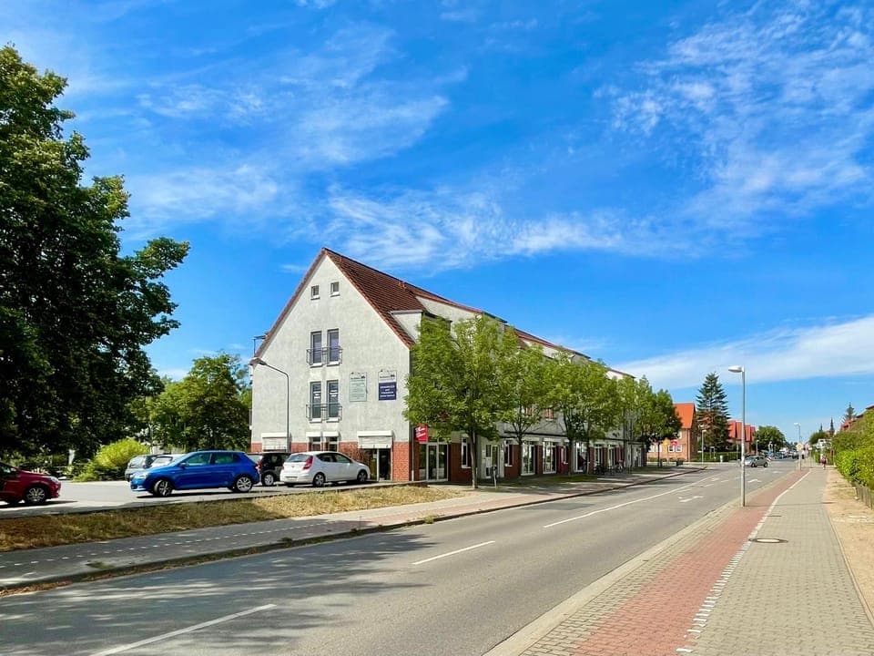 Property building, Day, Street view, Location, Parking