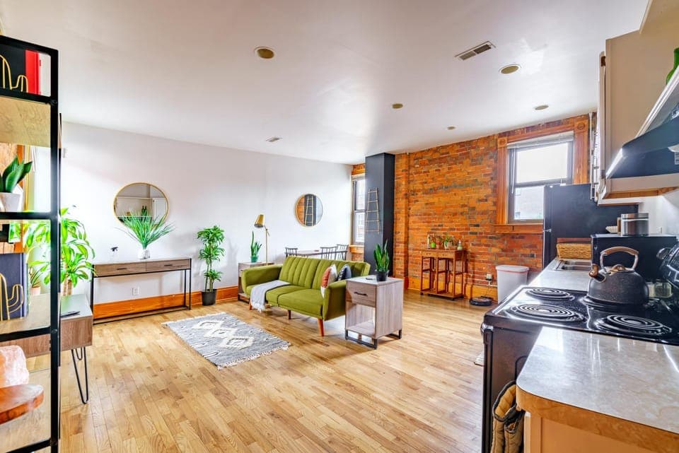 Kitchen or kitchenette, Seating area, Dining area