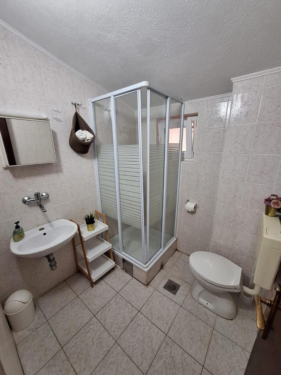 Shower, Toilet, Bathroom, towels