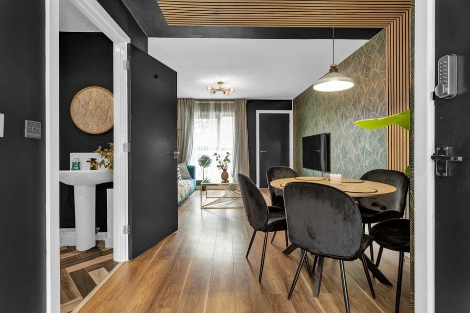 Living room, Seating area, Dining area