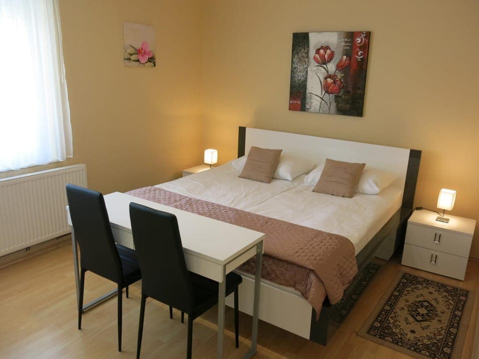 Bed, Photo of the whole room