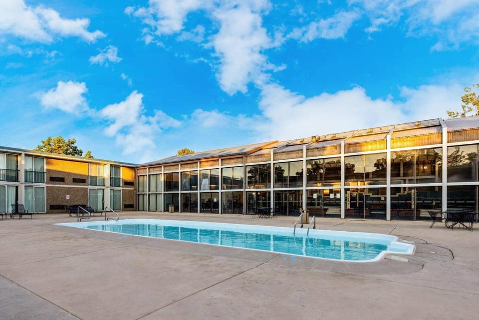 Swimming pool