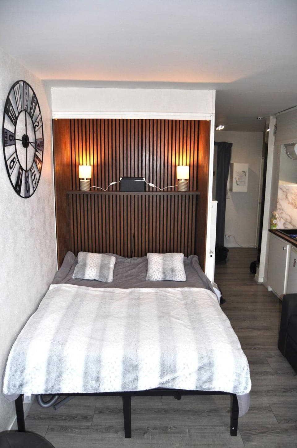 Bed, Photo of the whole room