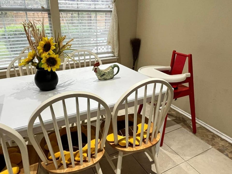 Dining area, children