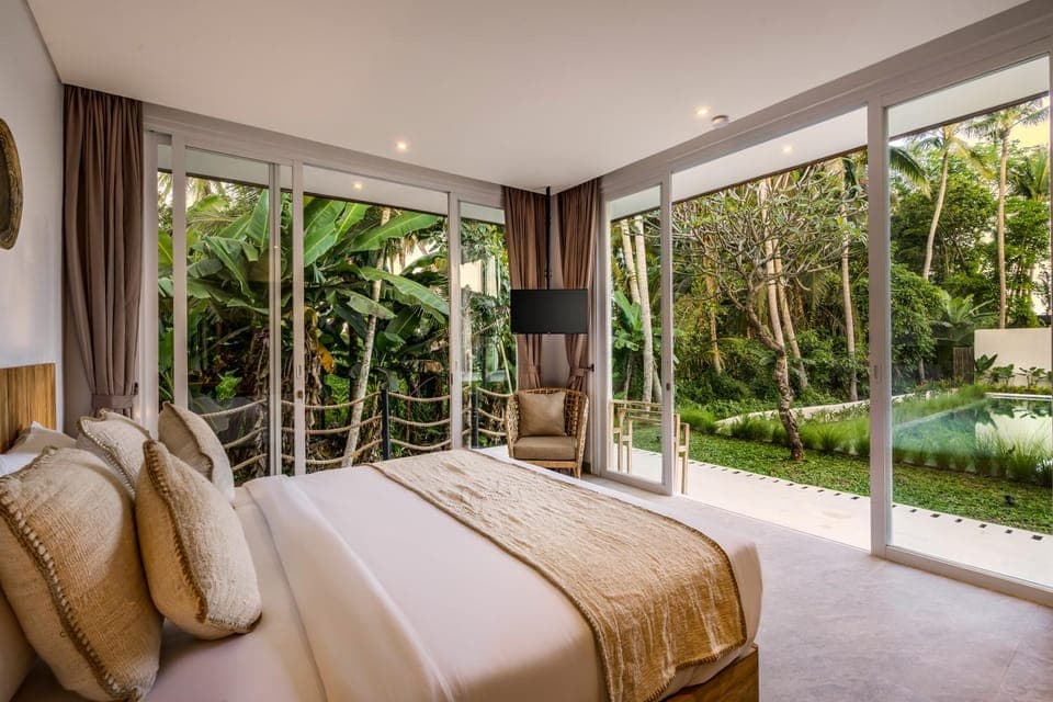 Bed, TV and multimedia, Bedroom, Garden view, Pool view, air conditioner