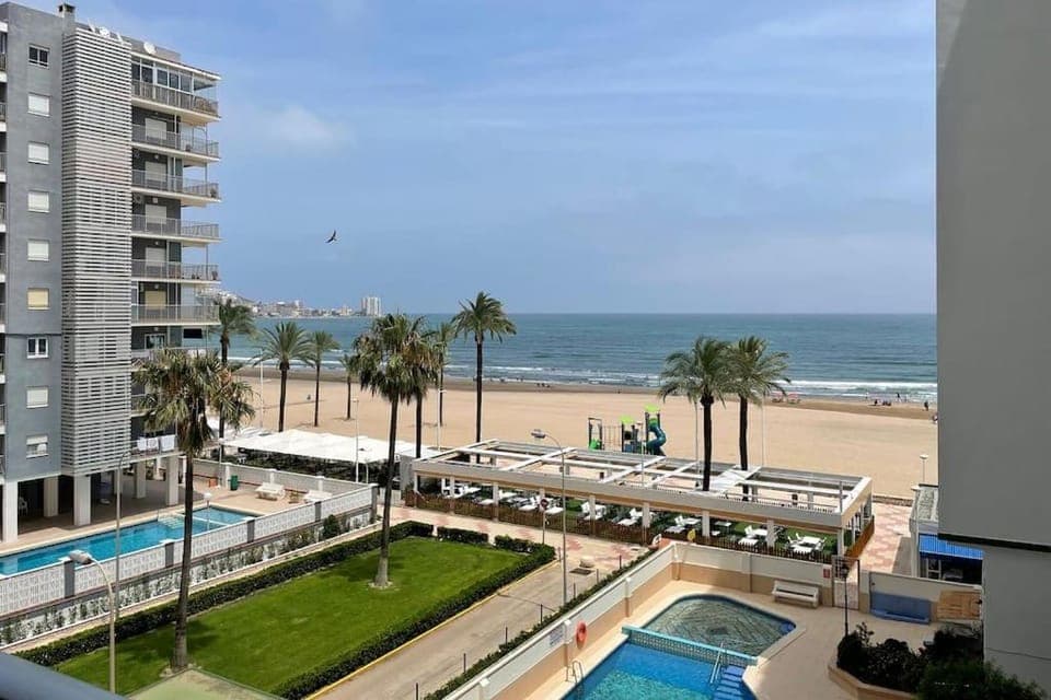 Property building, Nearby landmark, Natural landscape, Beach, Pool view, Sea view, Swimming pool, Swimming pool, Location, sunbed