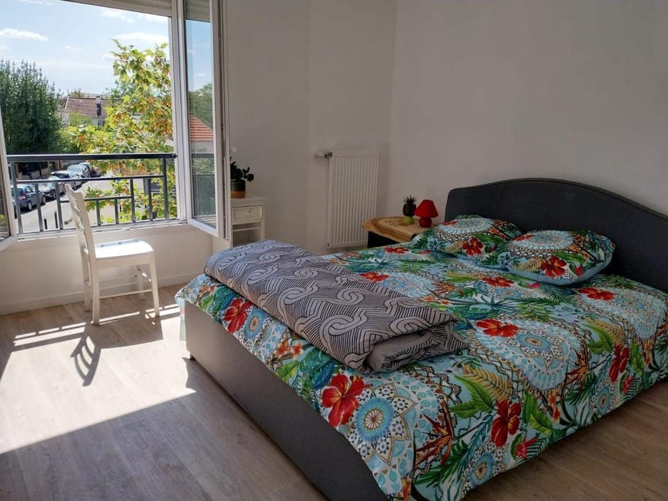 Bed, Photo of the whole room