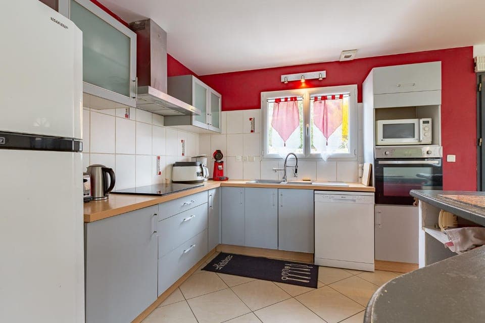 Kitchen or kitchenette, Living room