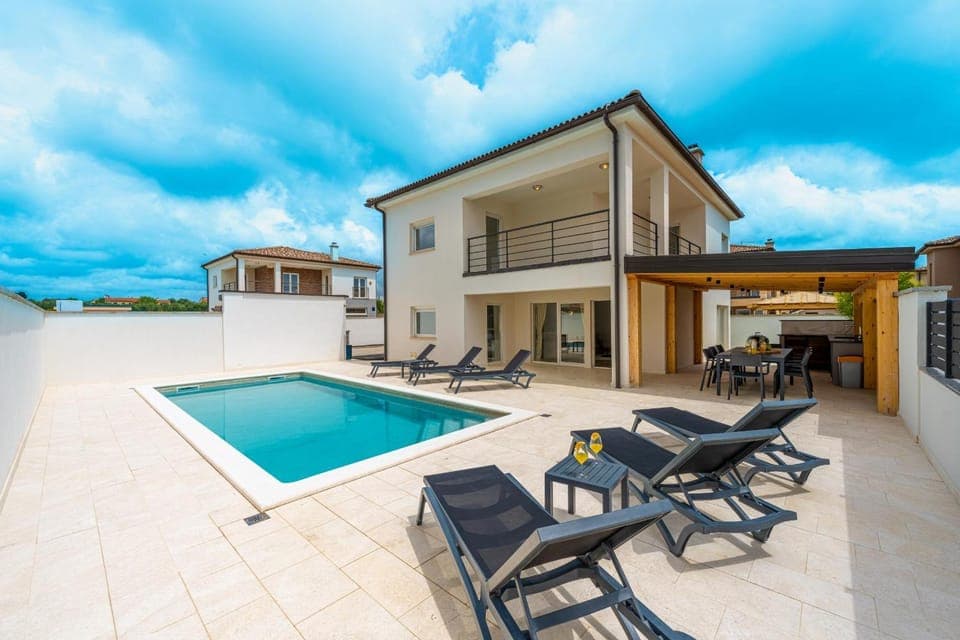 Pool view, Swimming pool