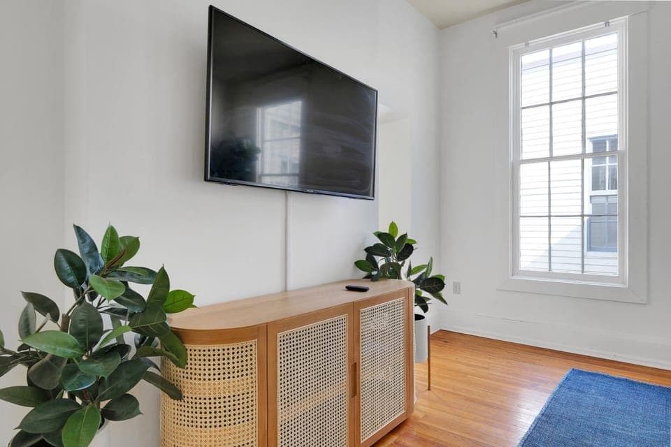 Guthrie Coke Lofts, Walkable Entertainment Apartment in Louisville
