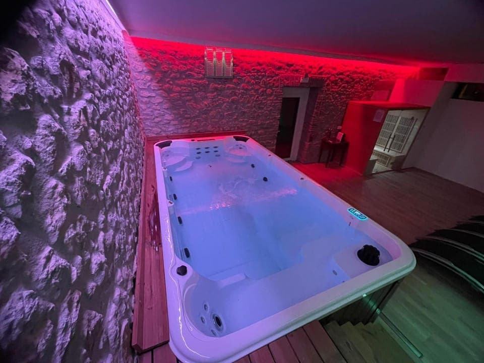 Hot Tub, Spa and wellness centre/facilities