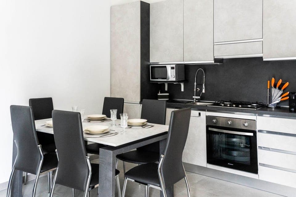 Coffee/tea facilities, Kitchen or kitchenette, Dining area, dishwasher, microwave, oven, pet friendly, stove, toaster, kitchen