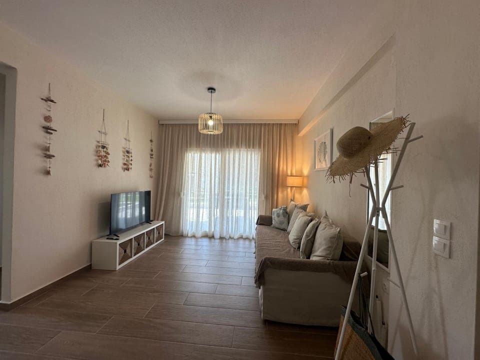 Communal lounge/ TV room, TV and multimedia, Living room, Seating area