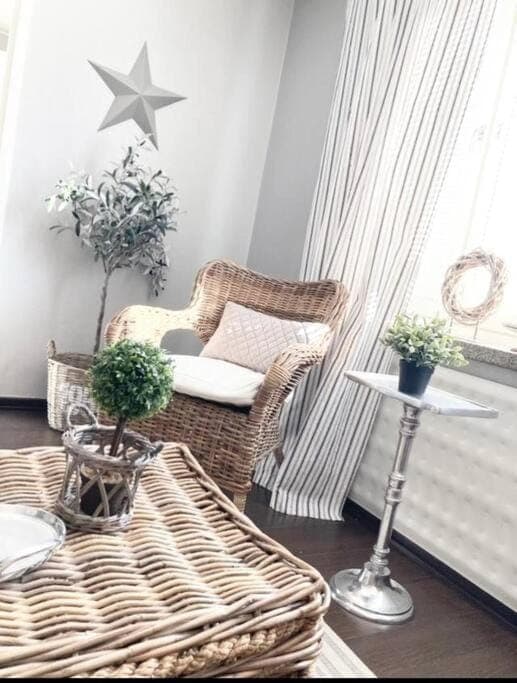 Tilava ydinkeskustakaksio ilmaisella lämmitys-tolpallisella autopaikalla Apartment in Finland