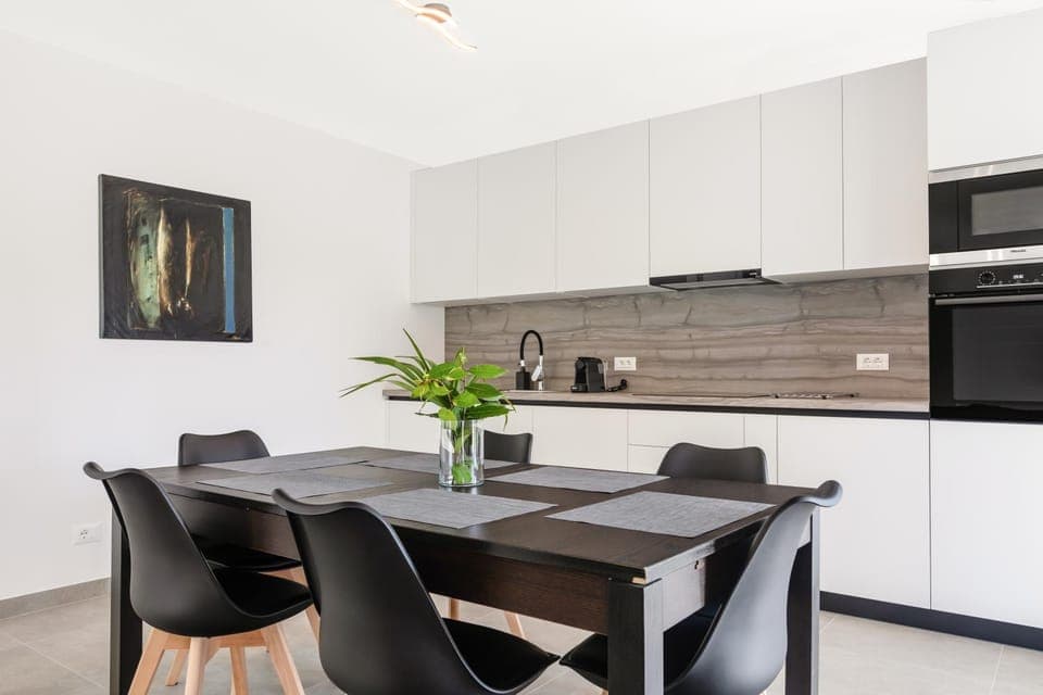 Kitchen or kitchenette, Dining area, pet friendly