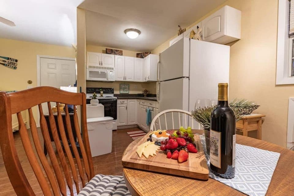 Kitchen or kitchenette, kitchen