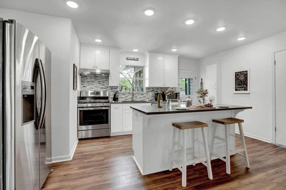 Kitchen or kitchenette, kitchen