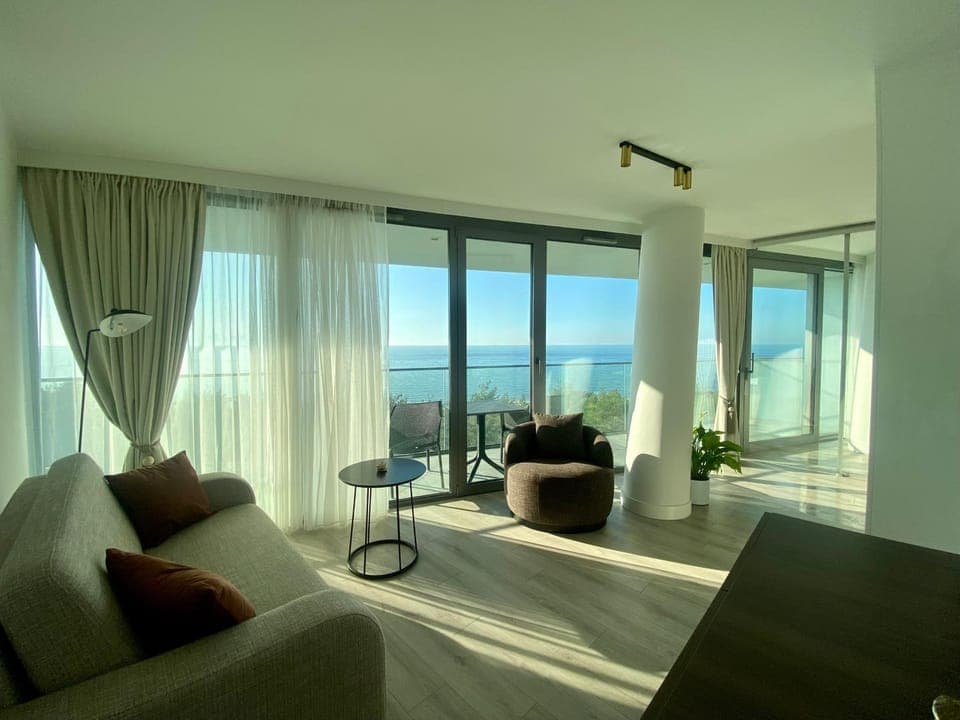 Photo of the whole room, Seating area, Sea view