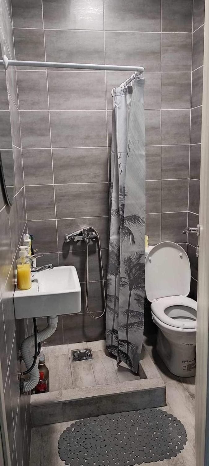 Shower, Toilet, Bathroom, towels