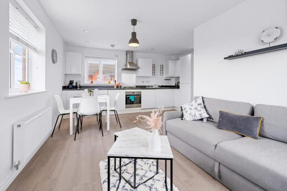 Kitchen or kitchenette, Living room, Seating area, Dining area