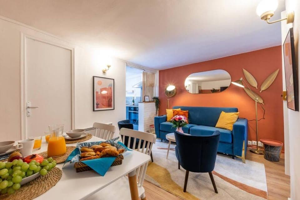 Living room, Seating area, Dining area