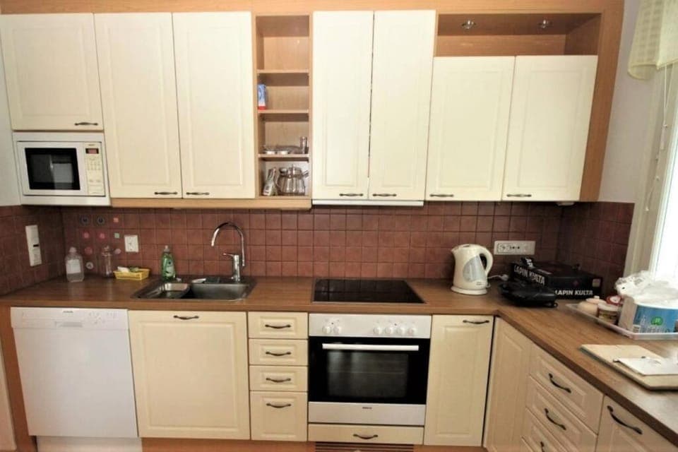 Kitchen or kitchenette, dishwasher, pet friendly, stove, kitchen