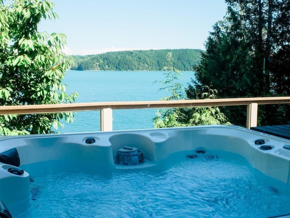 Natural landscape, Hot Tub, Lake view