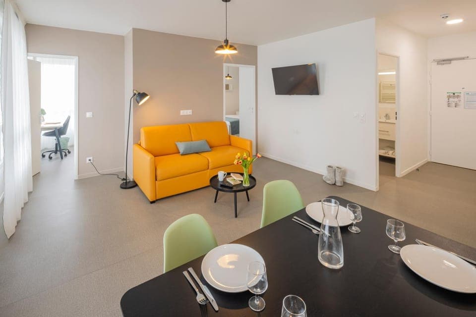 TV and multimedia, Photo of the whole room