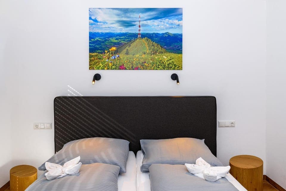 Bed, Photo of the whole room, towels