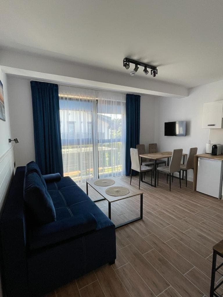 Communal lounge/ TV room, TV and multimedia, Living room, Seating area, Dining area