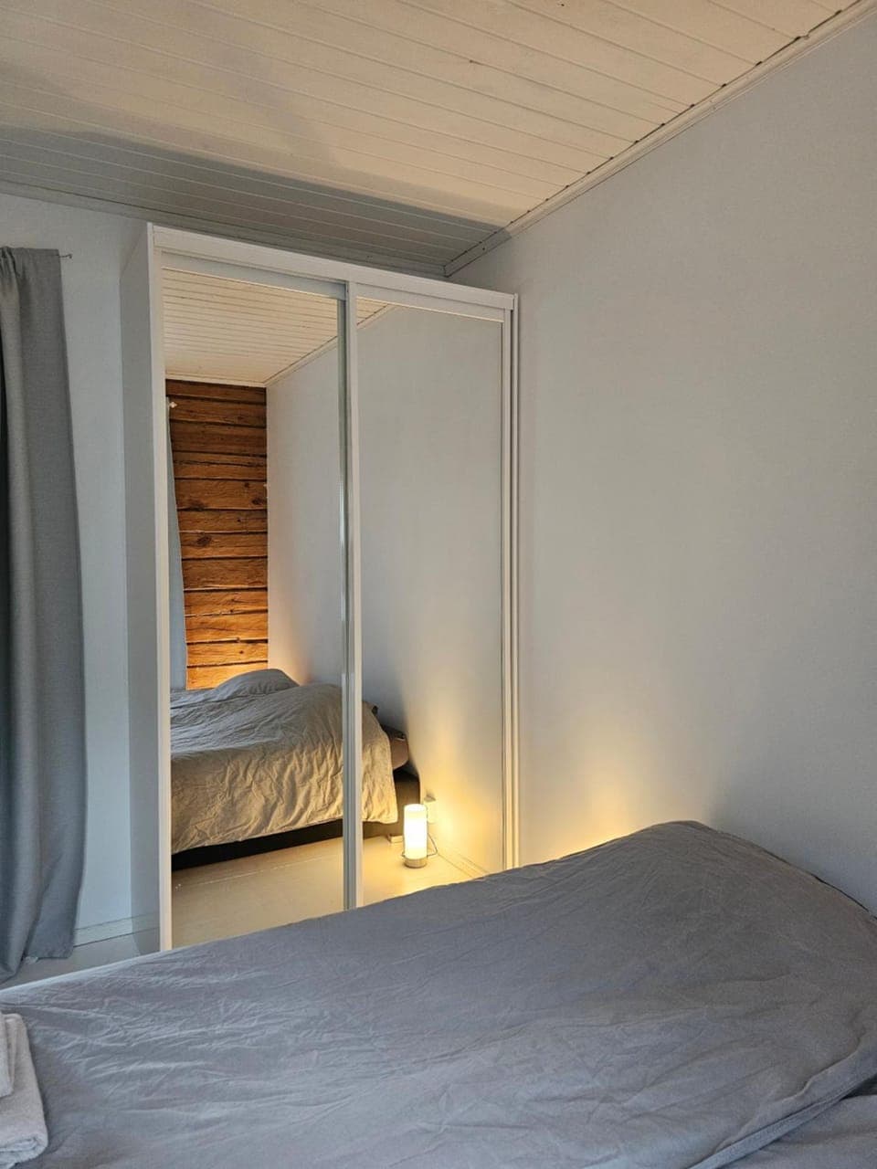 Rauhallinen asunto maalla, navetan päädyssä. Apartment in Finland