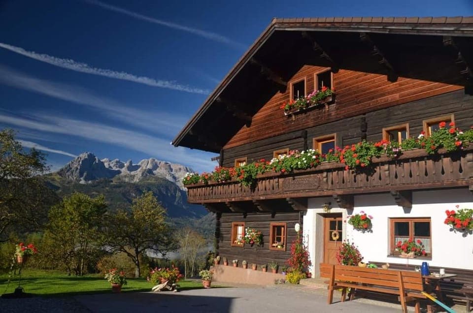 Property building, Natural landscape, Garden, Garden view, Mountain view, Parking