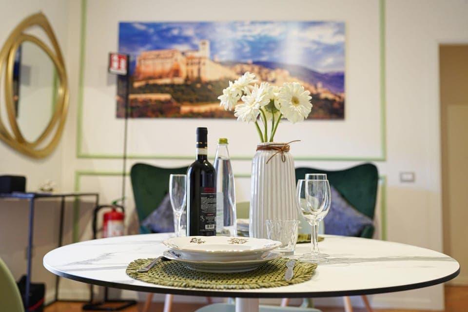 Living room, Food and drinks, Seating area, Dining area