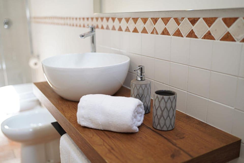 Toilet, Bathroom, towels