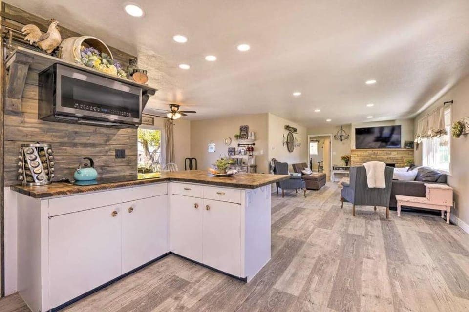 TV and multimedia, Living room, minibar, stove