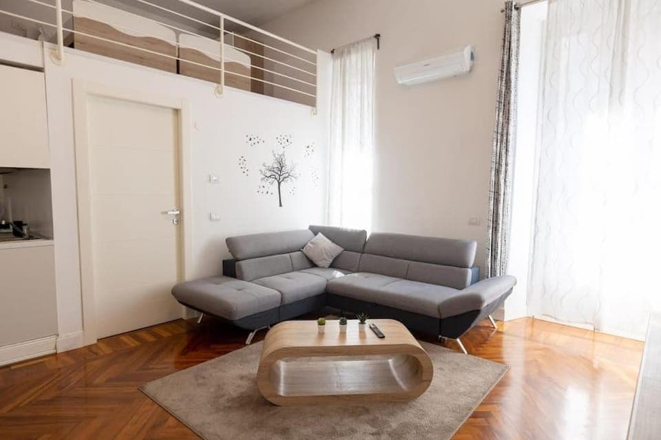 Living room, Seating area, air conditioner