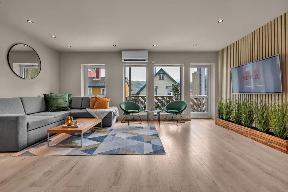 TV and multimedia, Balcony/Terrace, Living room, Seating area, Evening entertainment