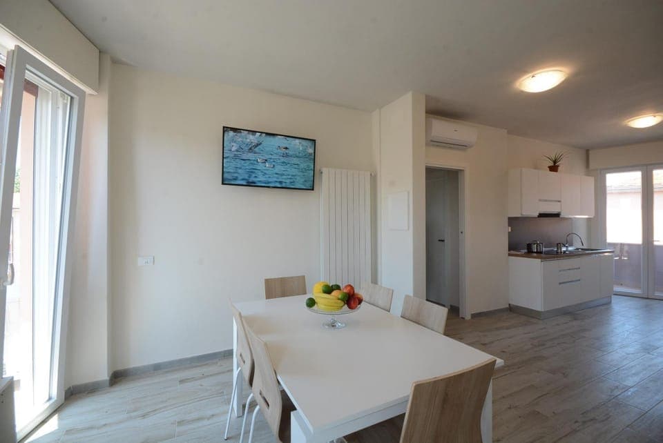 TV and multimedia, Kitchen or kitchenette, Dining area