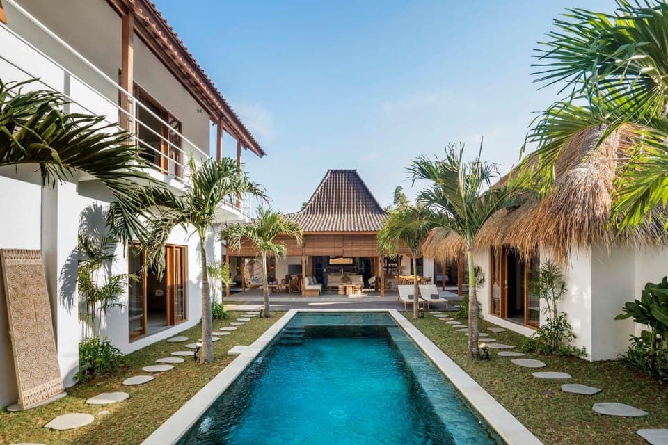 Property building, Garden, Garden view, Swimming pool, sunbed