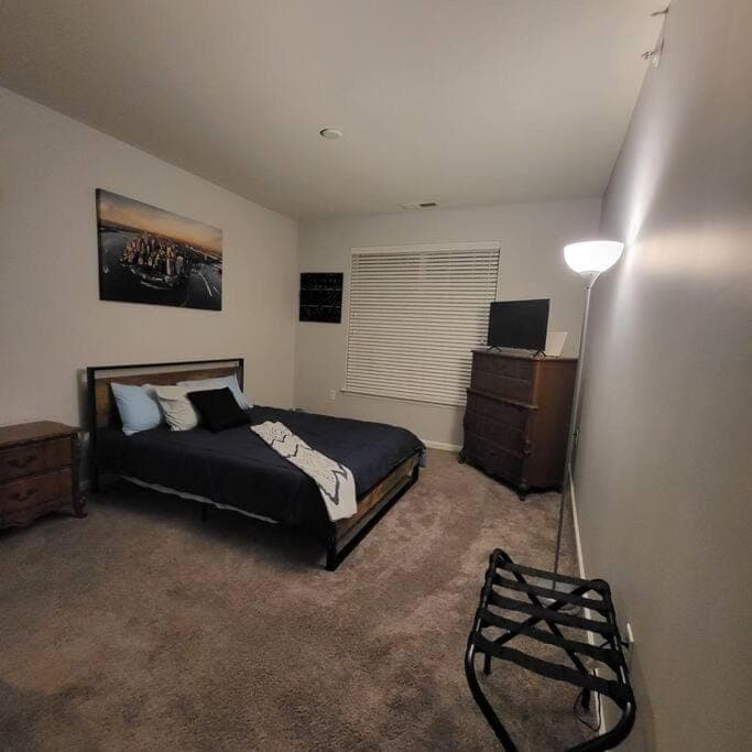 Photo of the whole room, Bedroom