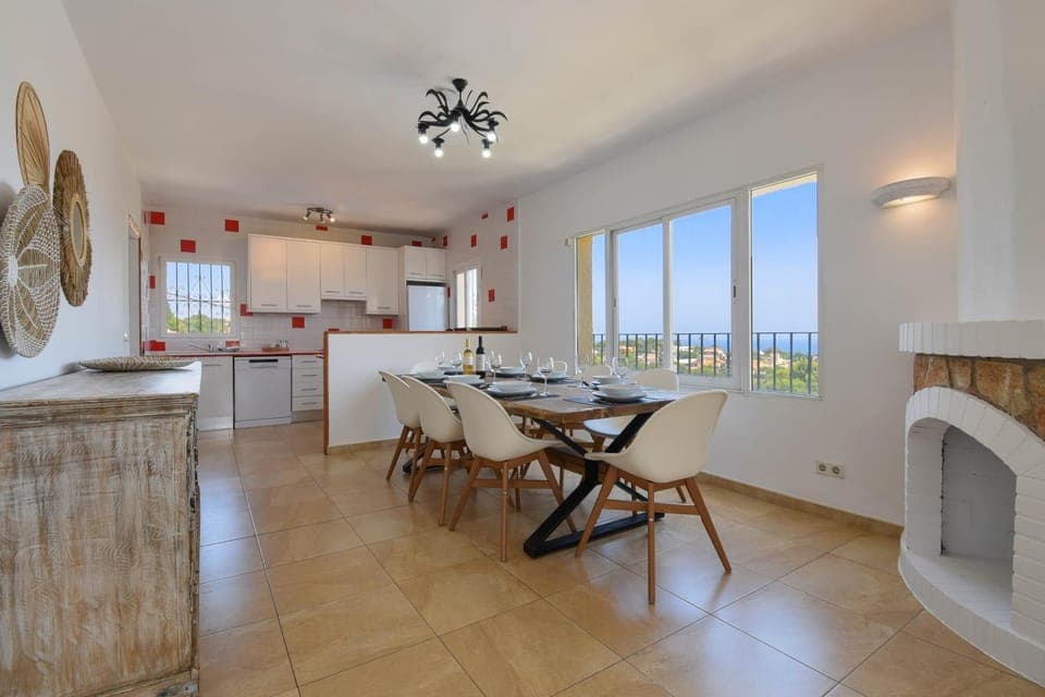 Property building, Kitchen or kitchenette, Living room
