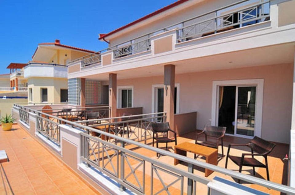 Facade/entrance, Balcony/Terrace