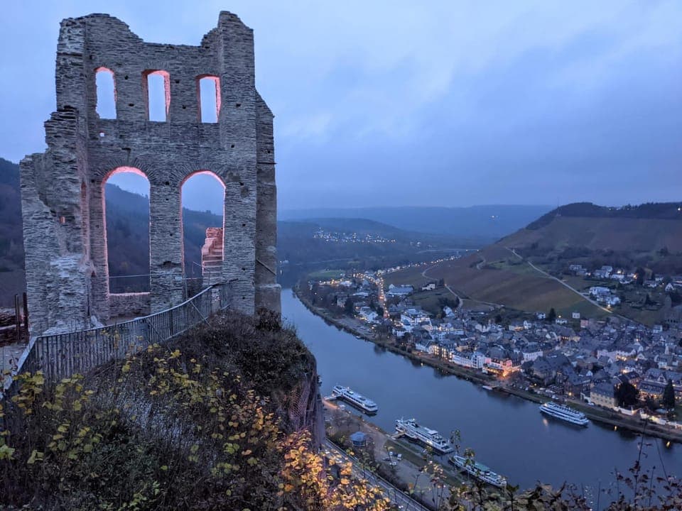 Nearby landmark, Bird's eye view, Landmark view